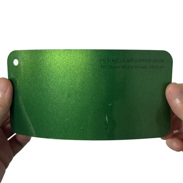 Échantillon de film adhésif métallisé vert mamba ultra brillant pour voiture